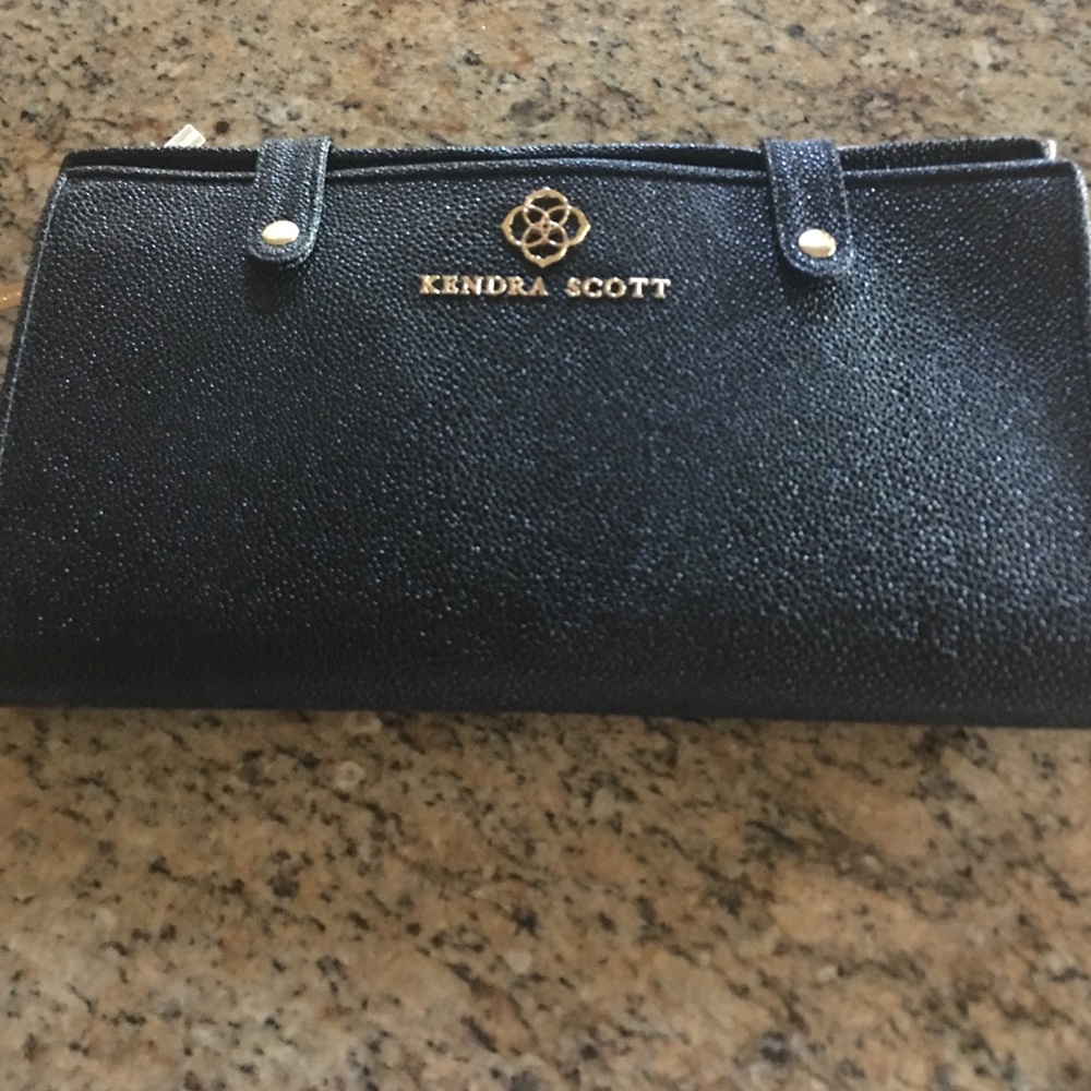Kendra Scott Jet Set Organizer with zip a way